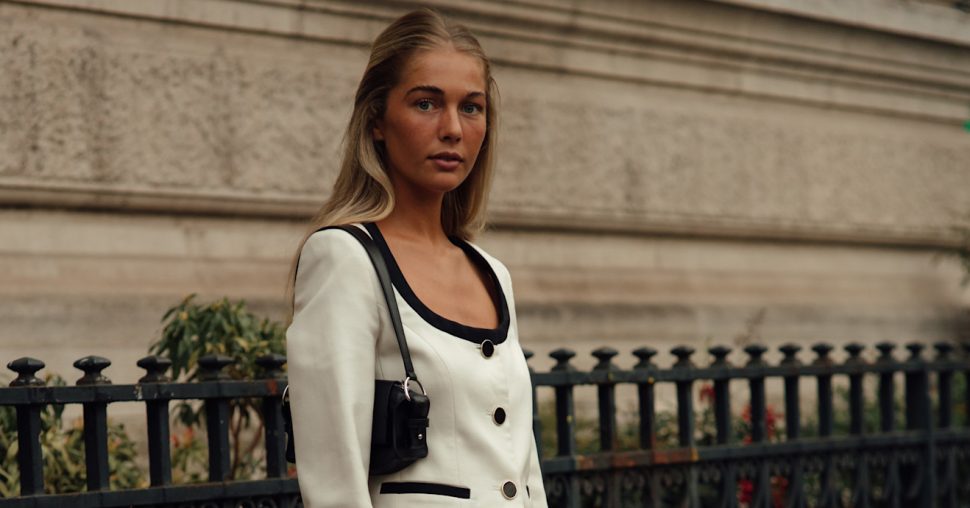 Comment porter la tendance monochrome cet été ?