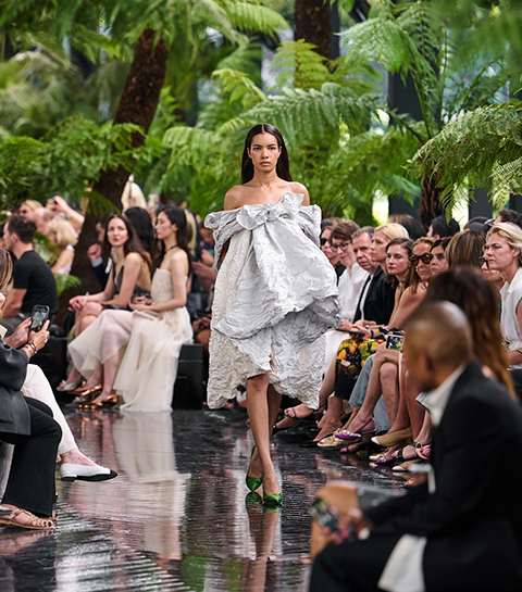 Paris Couture Week: Chez Dior, Jonathan Anderson dessine une couture entre sculpture et romance