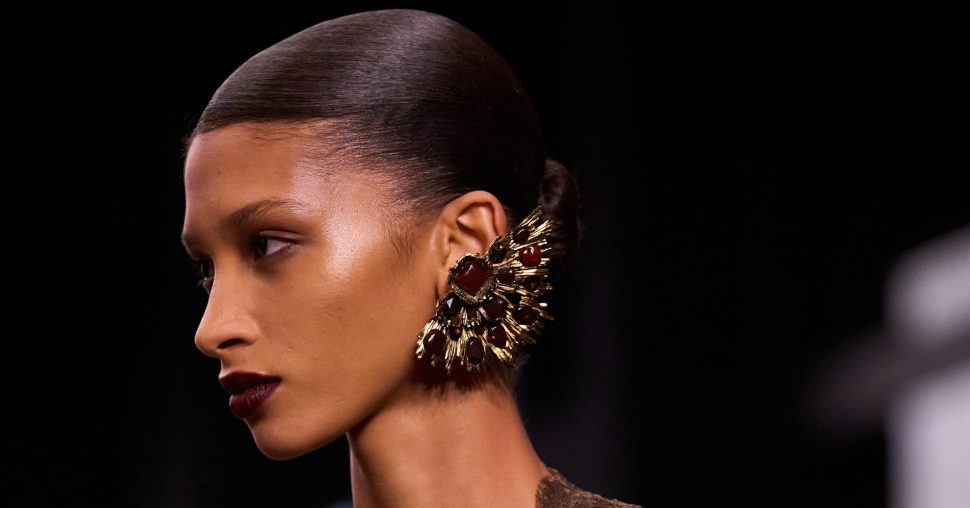 Les boucles d’oreilles statement n’ont jamais été aussi imposantes