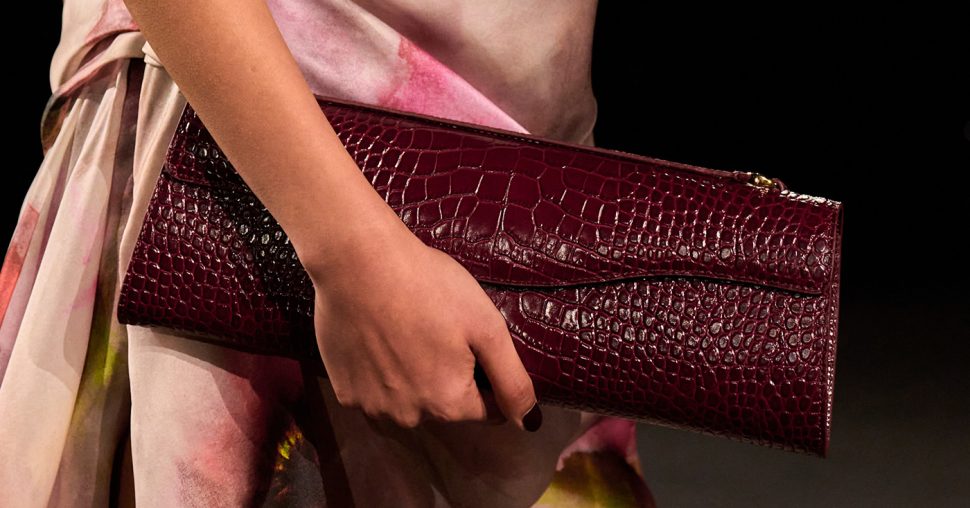 Les sacs effet croco étaient partout sur les podiums de l’automne/hiver 2026