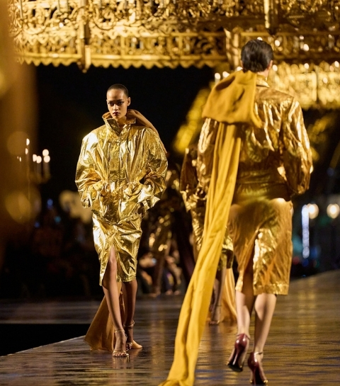 Paris Fashion Week : Saint Laurent passe à l’or