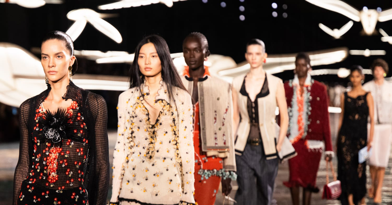 Paris Fashion Week : chez Chanel, la folie Matthieu Blazy ne faiblit pas