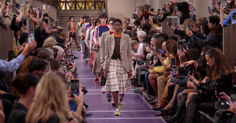 Paris Fashion Week : Miu Miu mise sur le sportswear pour le printemps-été 2027
