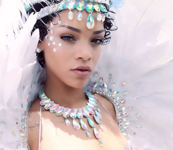 PICS: Rihanna feest in glinsterend niemendalletje