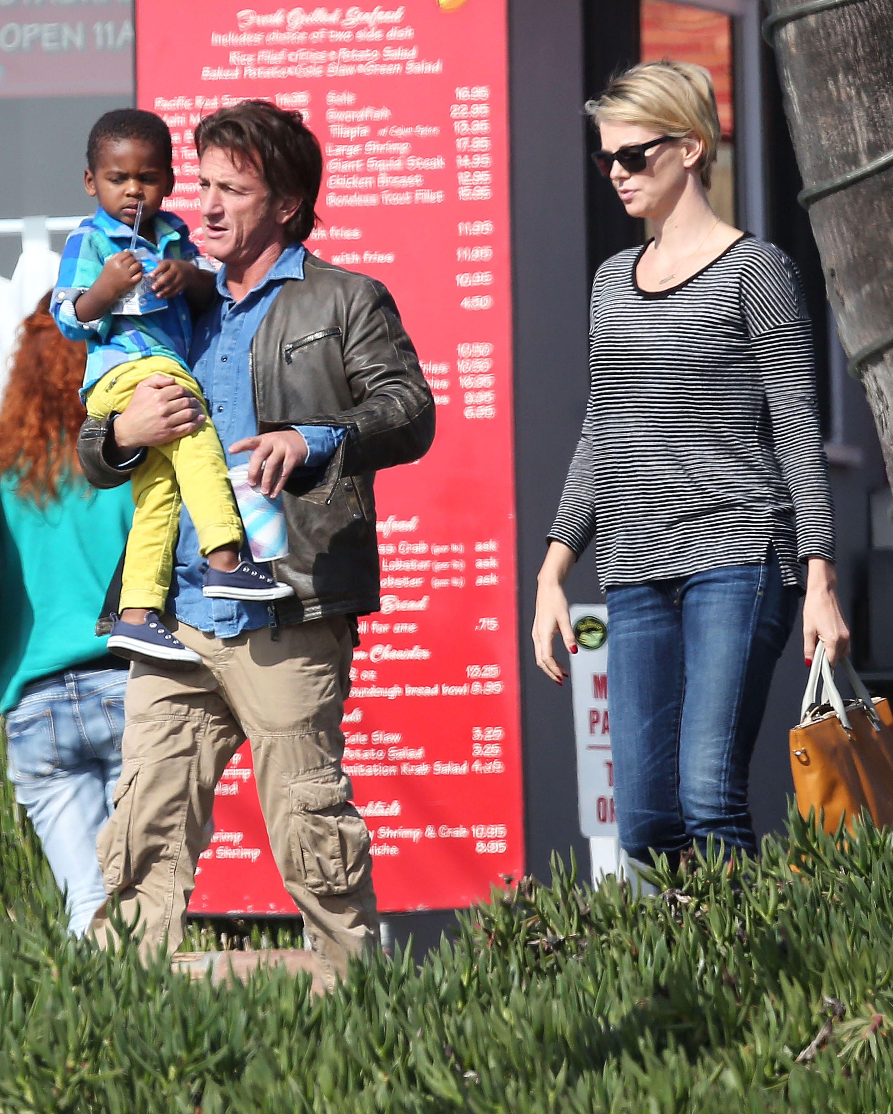 EXC - SEAN PENN & CHARLIZE THERON TAKE JACKSON TO LUNCH AT MALIBU SEAFOOD