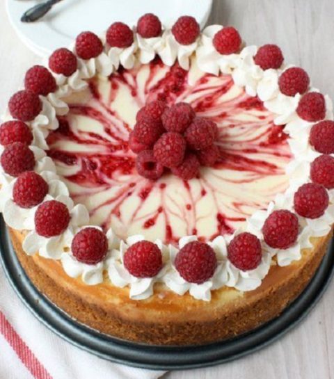 Food. Meringue cheesecake met frambozen