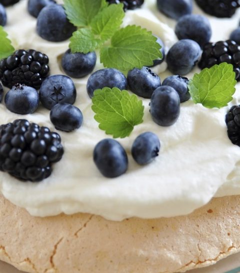 Food. Pavlova
