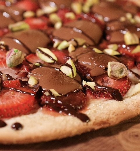 FOOD. Chocolade aardbeienpizza