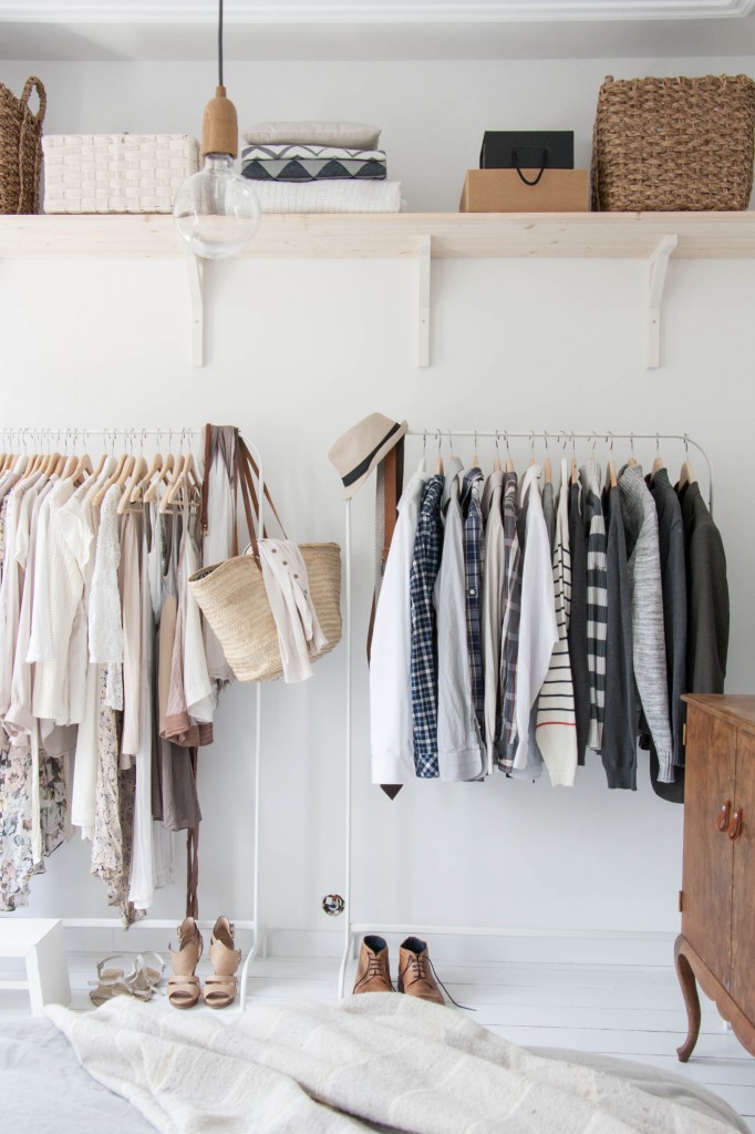 Opnieuw schieten Rentmeester ornament How to: 10 x je kleding opbergen zonder kast - ELLE.be