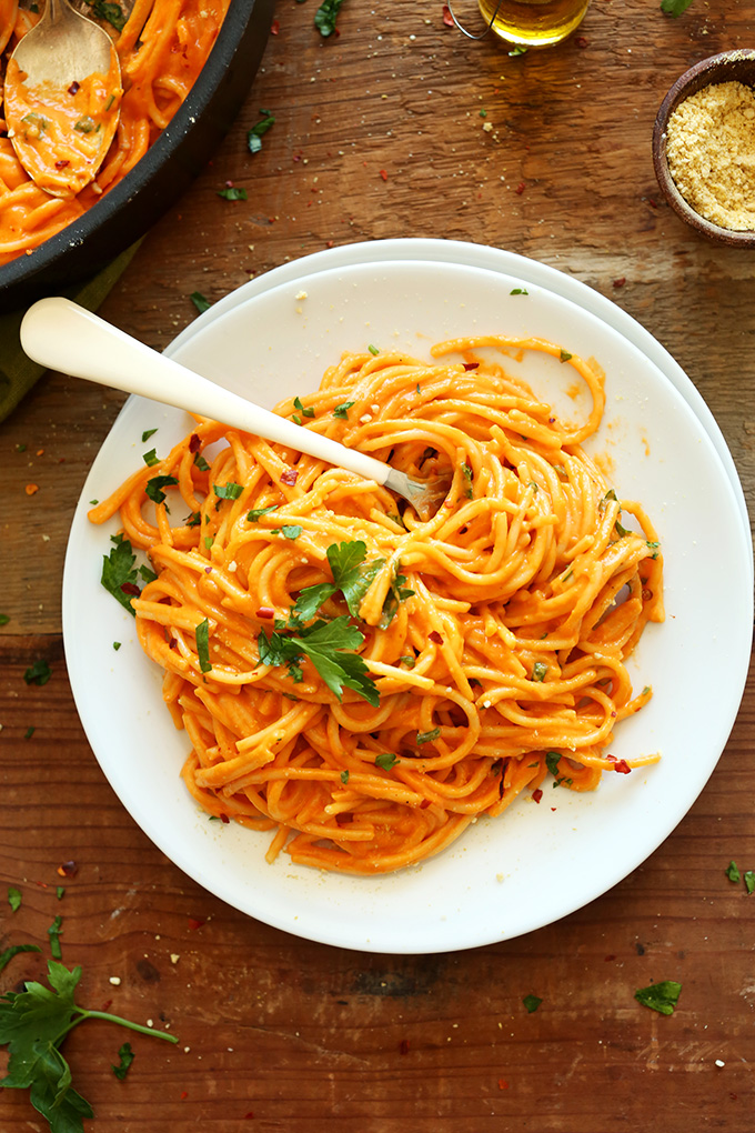 Vegan-Roasted-Red-Pepper-Pasta-10-ingredients-super-simple-savory-creamy-and-the-perfect-healthier-weeknight-meal.