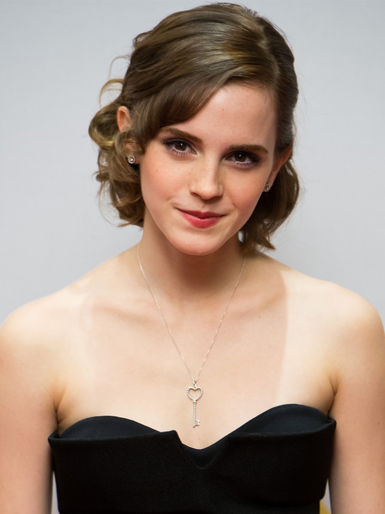 Emma-Watson-le-carre-glamour_exact780x1040_p-768x1024 (1)