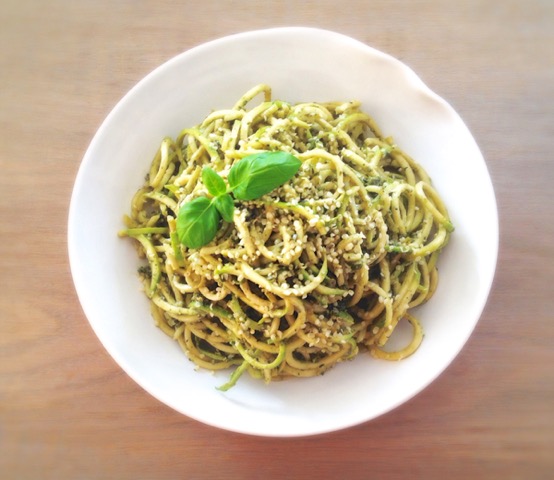 Courgettenoedels met Pesto