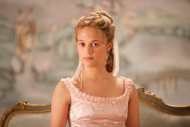 Alicia-Vikander-in-Anna-Karenina-7