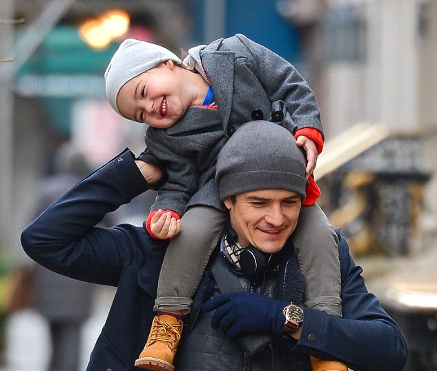 article-2526840-1A36E54500000578-564_634x558