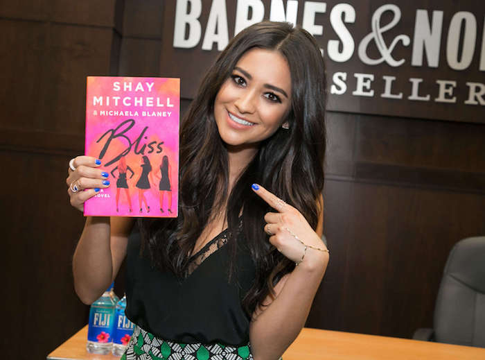 Shay-Mitchell - Signs-Her-New-Book-Bliss - 04