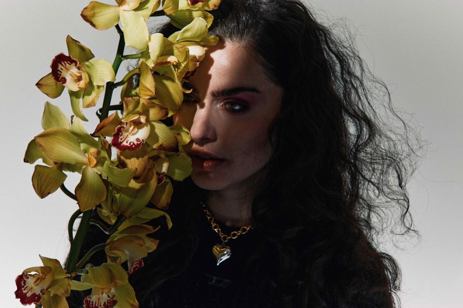 © Michael Smits I Portret Olga Leyers I Make-up Mac by The Cosmetics Company Store