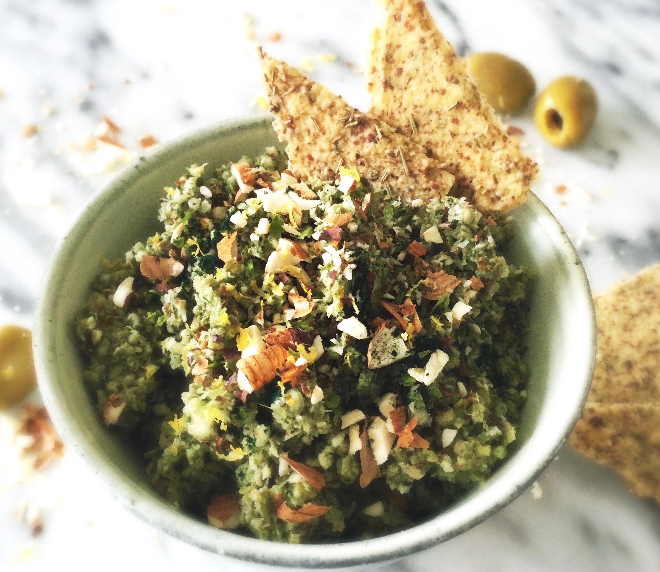 Groene Olijventapenade met Amandel