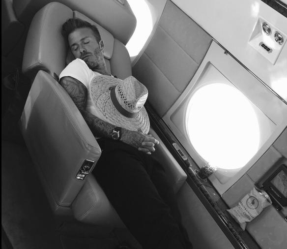 bizarre-sterrentrend-sleepies-david-beckham