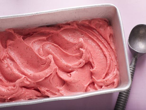 NY0910H_strawberry-frozen-yogurt_s4x3.jpg.rend.sni18col
