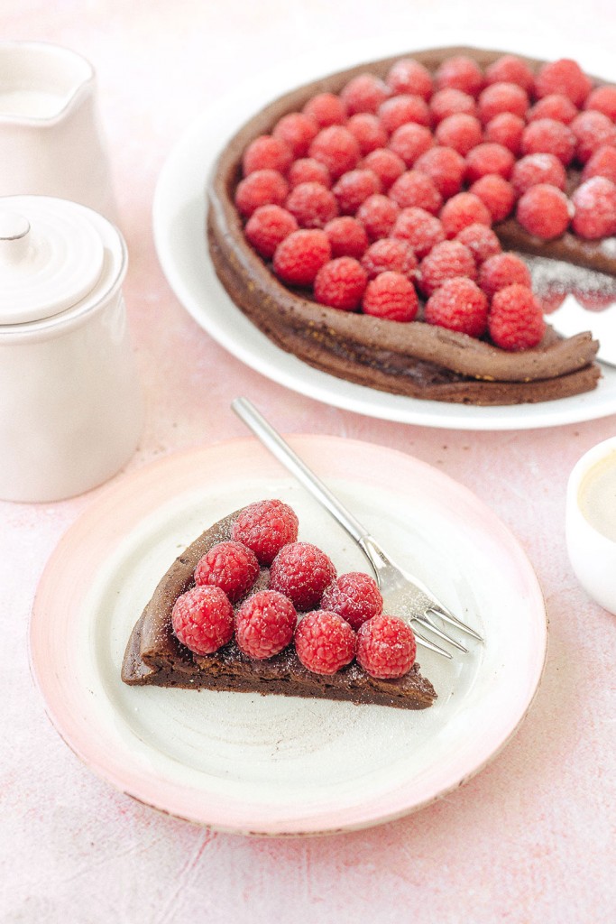 chocoladecake-met-frambozen-web-683x1024