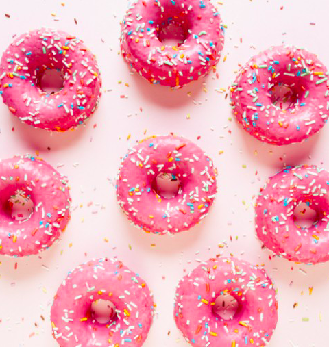 Recept: donuts met roséwijn glazuur