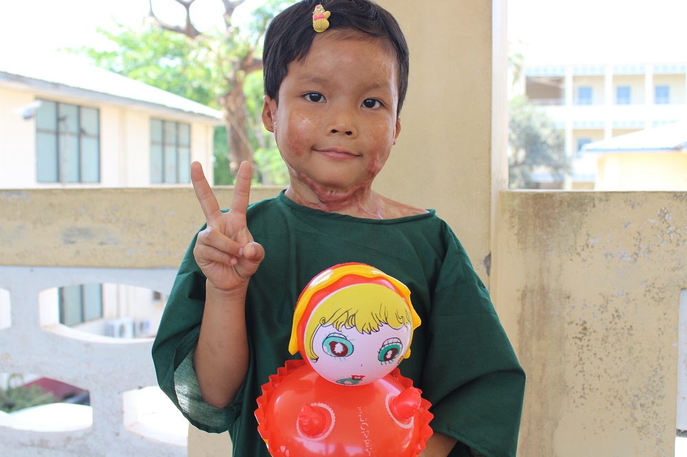 Daphne Velghe See & Smile Myanmar humanitair hazelip 6