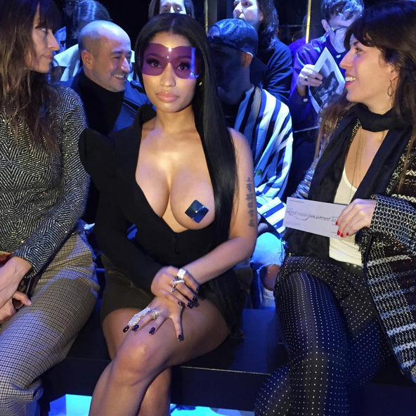 Nicki Minaj, borst, haider ackermann