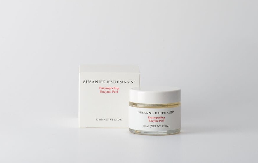De enzyme peeling van Susanne Kaufmann bevat enzymen van papaja en kiwi. 52โฌ bij Blos-shop.com.