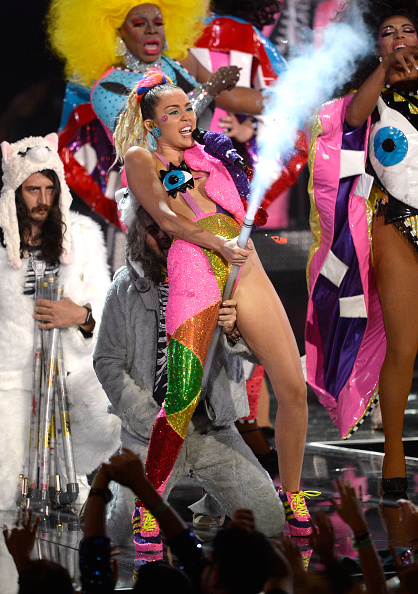 Miley Cyrus - MTV Music Awards 2015