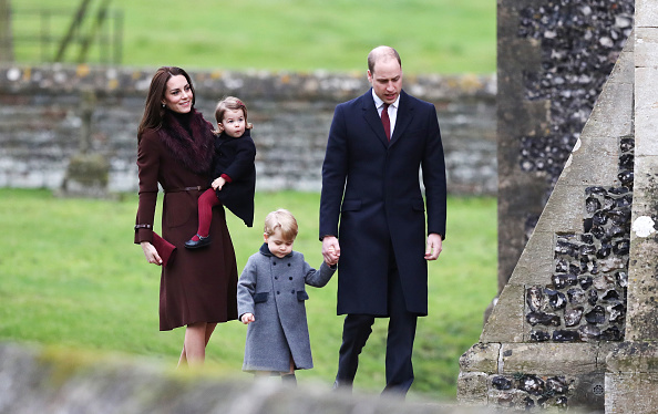 BUCKLEBURY, BERKSHIRE - DECEMBER 25: Catherine, Duchess of Cambridge and Prince William, Duke of Cambridge, Prince George of Cambridge and Princess Charlotte of Cambridge arrive to attend the service at St Mark's Church on Christmas Day on December 25, 2016 in Bucklebury, Berkshire. (Photo by Andrew Matthews - WPA Pool/Getty Images)