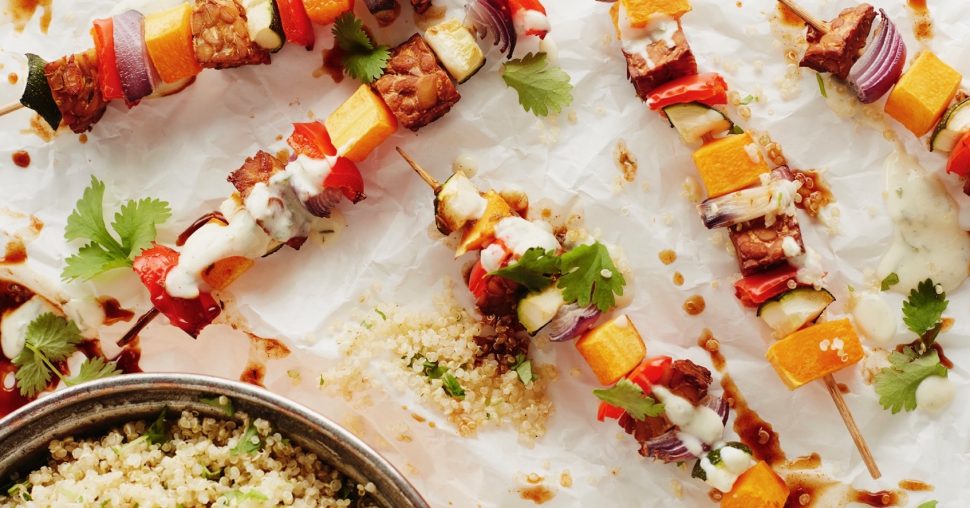 Vegan Barbecue: Groentebrochettes met Mexicaanse quinoa