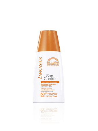 Lancaster Sun Control Face Radiant Glow Fluid SPF50, 48.44euro