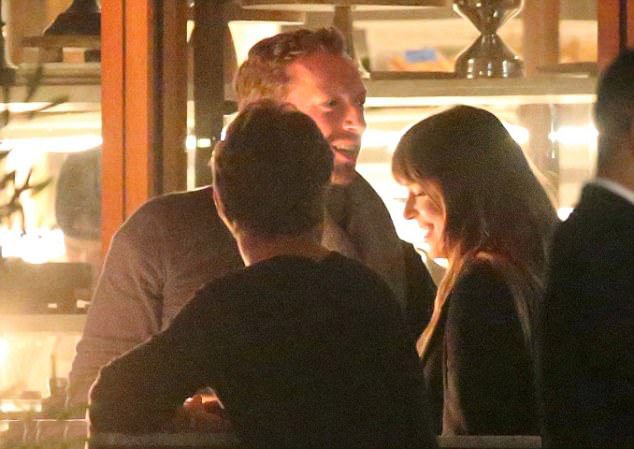 chris martin, dakota johnson, liefde, relatie, verliefd, date