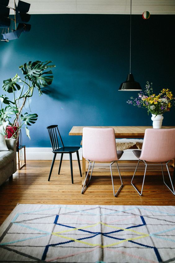 Donker Rode Muur 25 redenen om voor donkere muren te kiezen in je interieur!