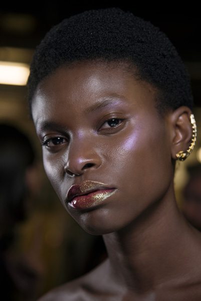 holographic beauty trend