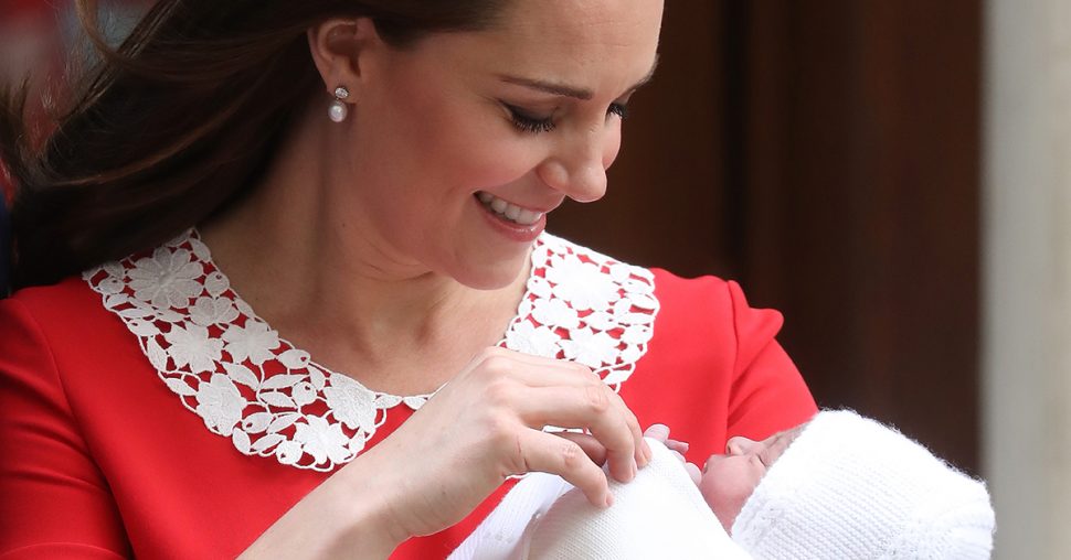Zien: De eerste foto’s van Kate en Williams pasgeboren baby