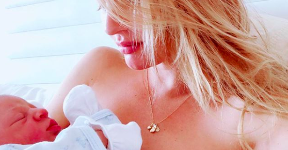 Candice Swanepoel verwelkomt haar tweede kindje - 1