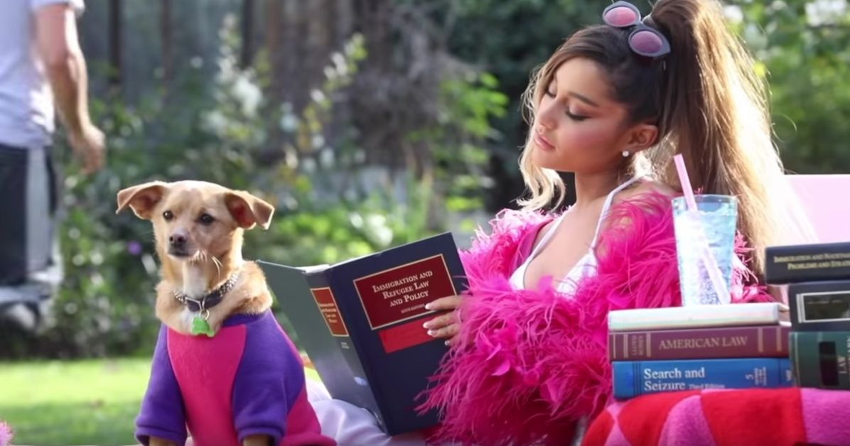 ariana grande elle woods reading