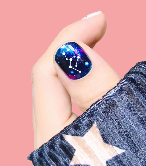 Sterrenkijken: astro nagels zijn de nageltrend van het moment