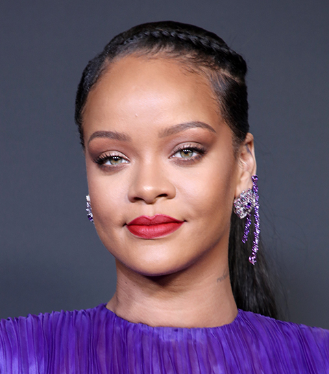 Rihanna’s nieuwe make-up tutorial toont de perfecte zomerlook