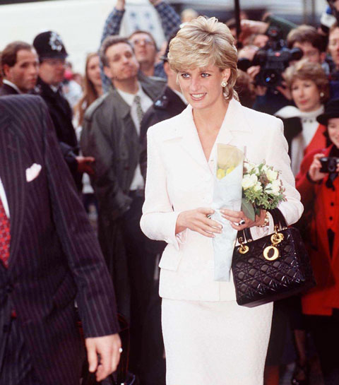 Zo veranderde Lady Di een tas van Dior in een legendarisch accessoire