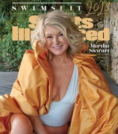 Martha Stewart schittert als 81-jarig badpakmodel op de cover van Sports Illustrated