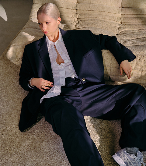 Het nieuwe merk Skón Suits brengt een collectie oversized pakken uit