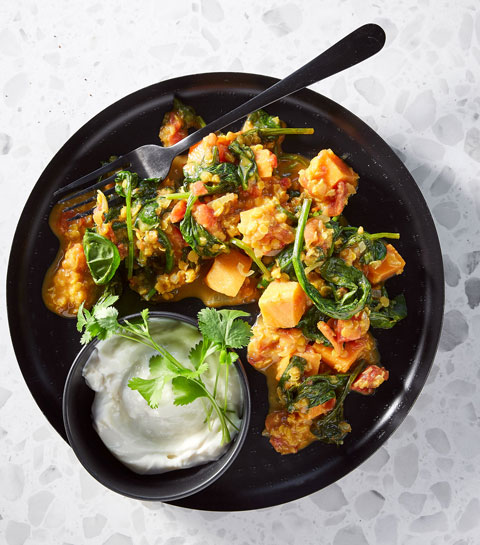 Recept: vegan curry met rode linzen en zoete aardappel