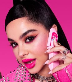 NYX brengt een Barbie make-upcollectie uit die onze kinderdromen waarmaakt