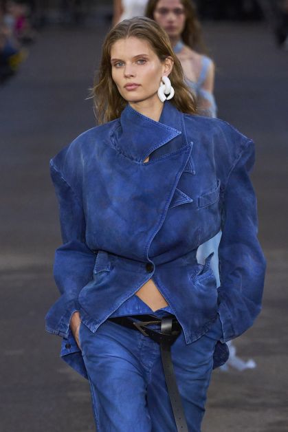 The Attico SS24 catwalk jeans jasje vest denim
