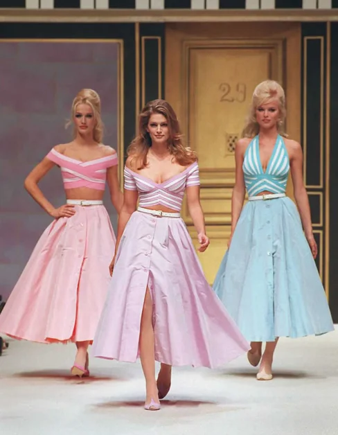 De bandage top gedragen door Karen Mulder, Cindy Crawford, en Eva Herzigova, herfst 1995.