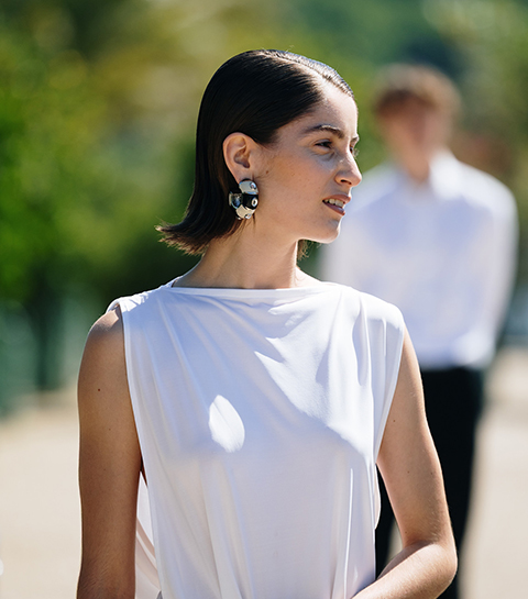 De ‘Britpop’-bob is het korte kapsel van het najaar – zeker na je 50e