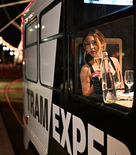 Het meest onverwachte restaurant van Brussel rijdt op rails