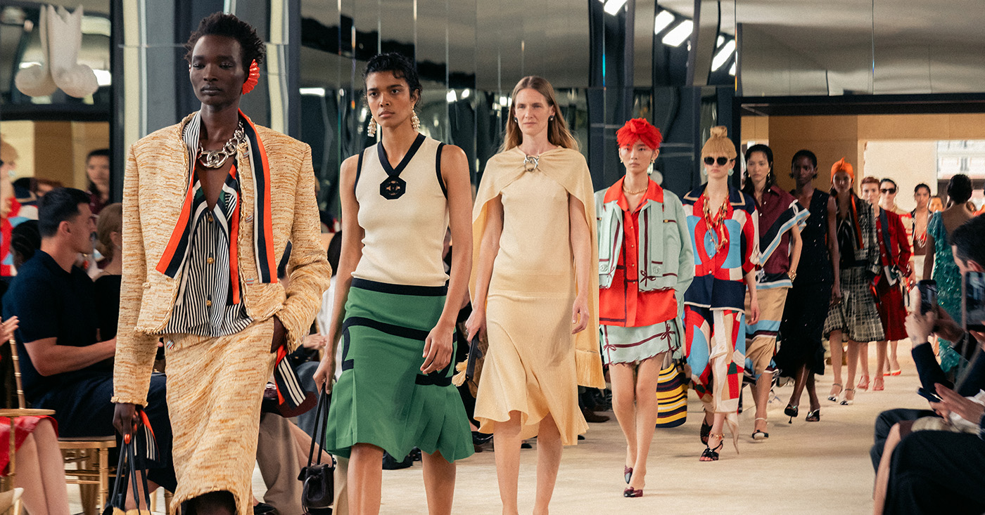 Matthieu Blazy debuteert met Chanel Cruise in Biarritz